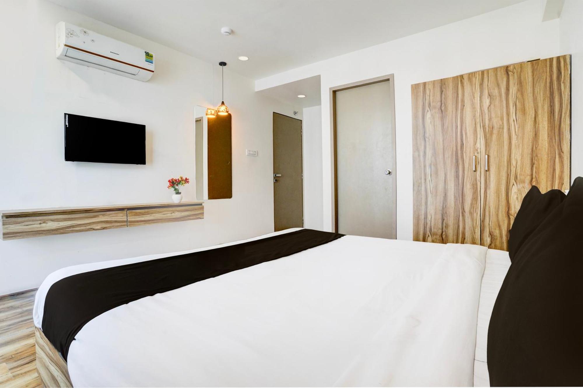 Super Collection O Vesu Surat Formerly Hotel Signature Exterior photo